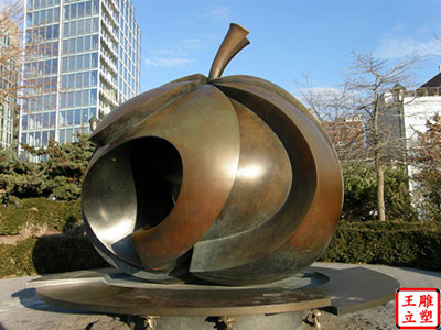 锻铜苹果雕塑